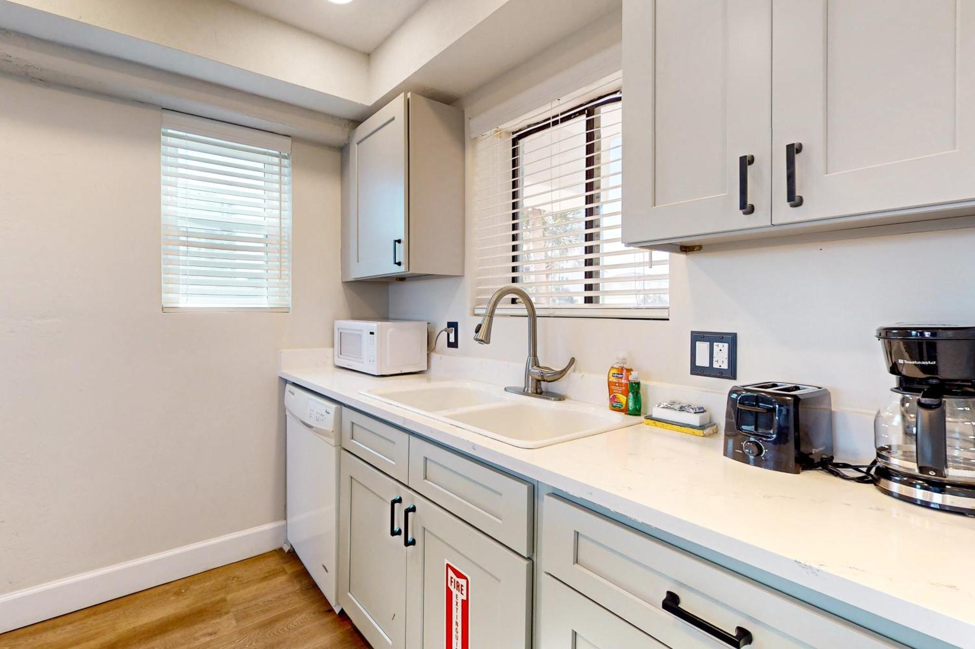 Jax Beach Oceanfront Getaway ジャクソンビル・ビーチ 部屋 写真
